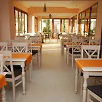 4 Epoxes Hotel 3*