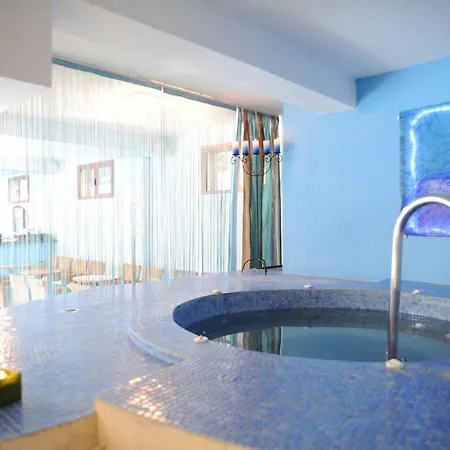 4 Epoxes Hotel 3*
