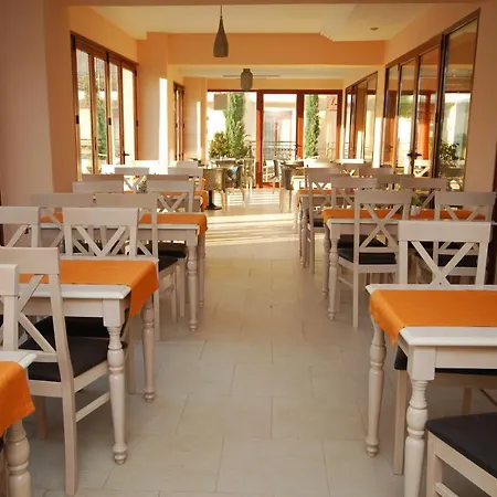 4 Epoxes Hotel 3*
