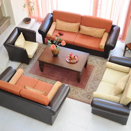 4 Epoxes Hotel 3*