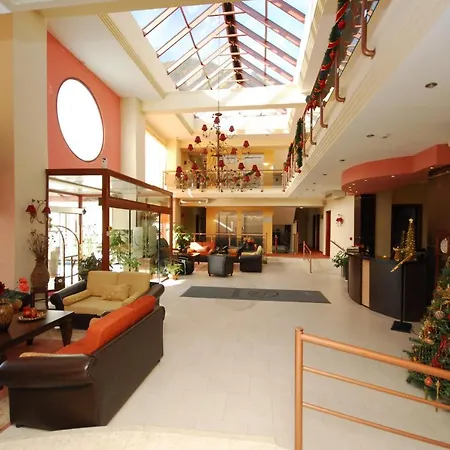 فندق 4 Epoxes Káto Loutrákion