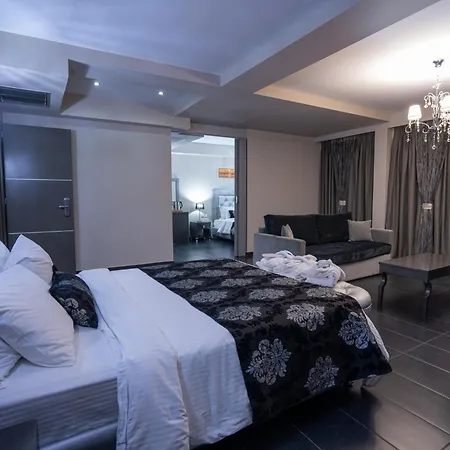 4 Epoxes Hotel 3*