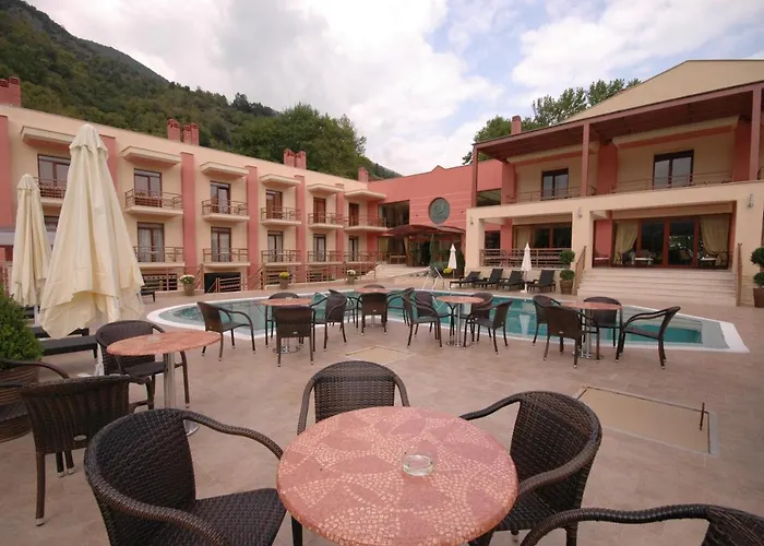 4 Epoxes Káto Loutrákion