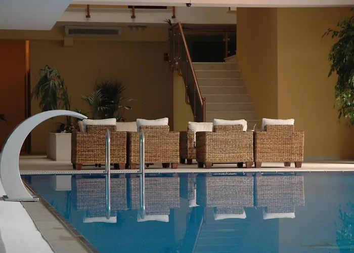 4 Epoxes Káto Loutrákion