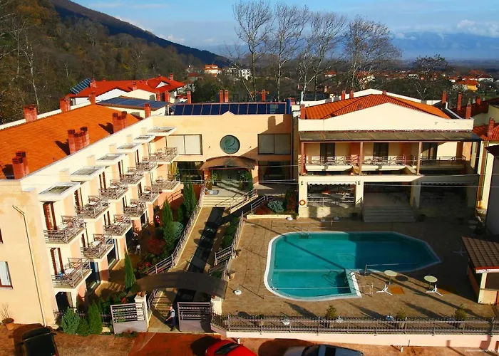 4 Epoxes Káto Loutrákion