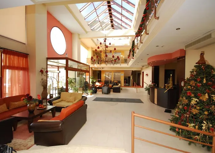 Ξενοδοχείο 4 Epoxes Káto Loutrákion