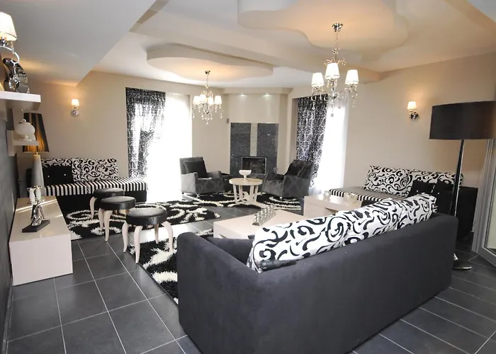 Ξενοδοχείο 4 Epoxes Káto Loutrákion